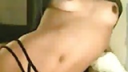 Jeune espagnole montre rapidement ses seins à la webcam