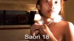 La thailandaise Saori à 18 ans et adore sucer