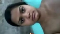 Une jeune mexicaine nous montre son corps à la webcam