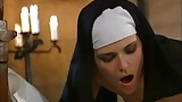 Porno vintage italien - Religieuse baisée - Film porno