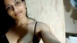 Femme indienne à la webcam