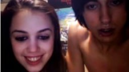 Couple de jeunes américains baisent à la webcam