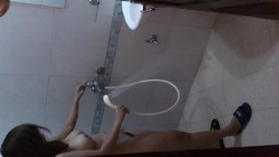 Une jolie vietnamienne est filmée à son insu dans la douche par son mec hd