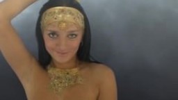 Danse d'une escorte indienne qui offre ses services à Dubai hd