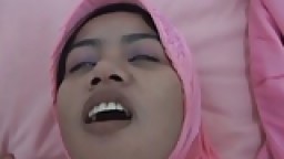 Vidéo faite maison d'une arabe voilée défoncée par son mec