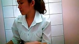 Caméra cachée dans des toilettes en thailande 2