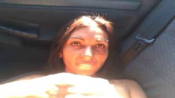 Une gitane bulgare baisée sur le siège arrière d'une voiture - Film x - #02