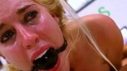 Cette jeune blonde avec un bâillon boule se fait brutaliser pendant un casting - Film x - #01