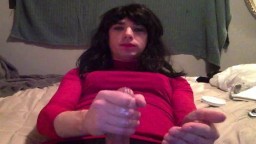 Ce travesti goûte son propre sperme face à la webcam - Vidéo porno hd
