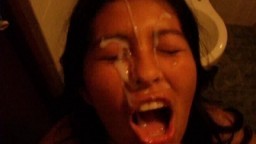 Une jeune salope péruvienne reçoit une énorme éjaculation faciale - Vidéo porno hd