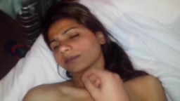 Un mec baise une jeune fille gitane de Bucarest - Vidéo porno hd