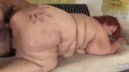 La super grosse femme mature Sweet Cheeks se fait ramoner la chatte - Vidéo porno hd