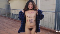 Cette petite chinoise aime s'exhiber nue