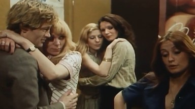 Porno vintage français - Une hôtesse très spéciale (1979) - Film complet - Vidéo hd