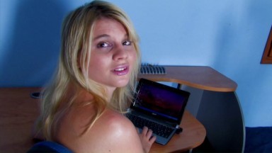 Une belle blonde française amateur fait un casting anal incroyable